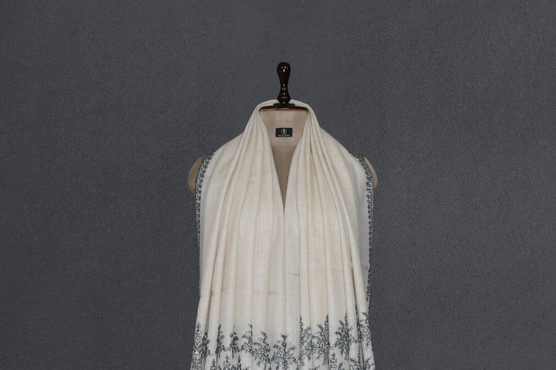 Pashmina hand embroidered white paldar shawl  40x80 inch